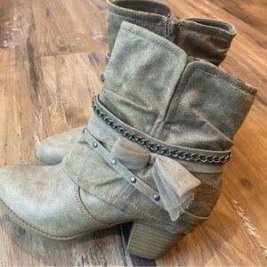 Jellypop Stylish Women's Tan Ankle Boots